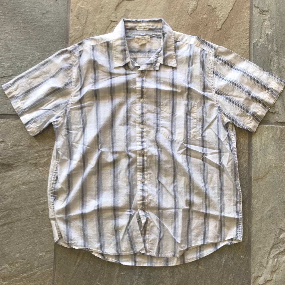 American Eagle Short Sleeve Button Up Shirt